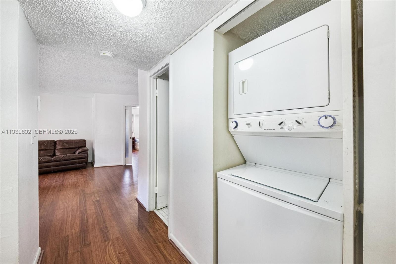 TOWERS OF QUAYSIDE CONDO - Residential