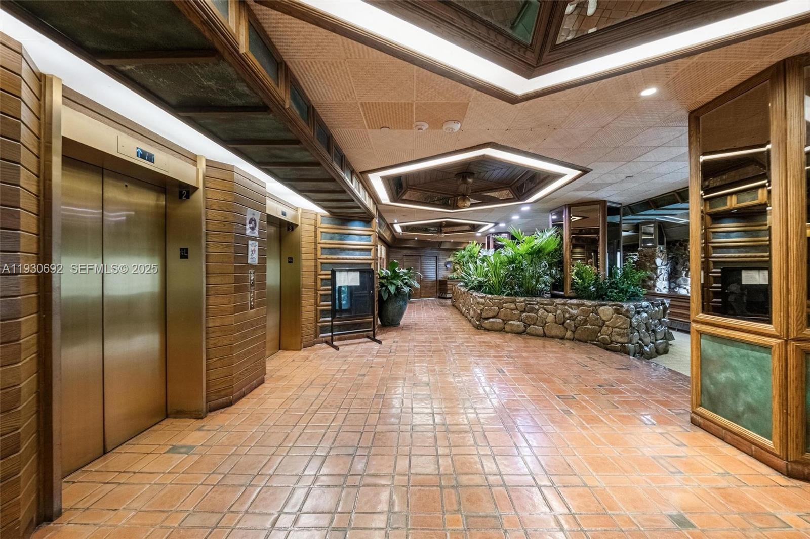 TOWERS OF QUAYSIDE CONDO - Residential