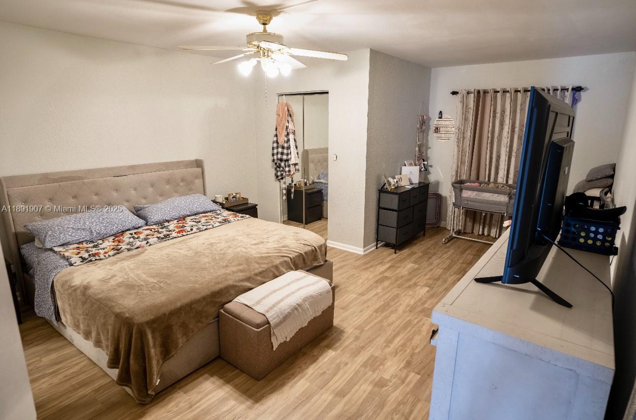 HAMMOCKS-LAKE FOREST COND - Residential