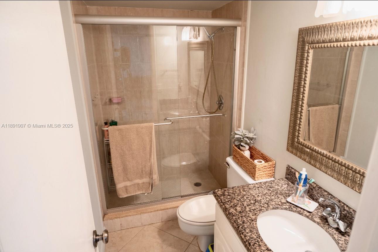 HAMMOCKS-LAKE FOREST COND - Residential