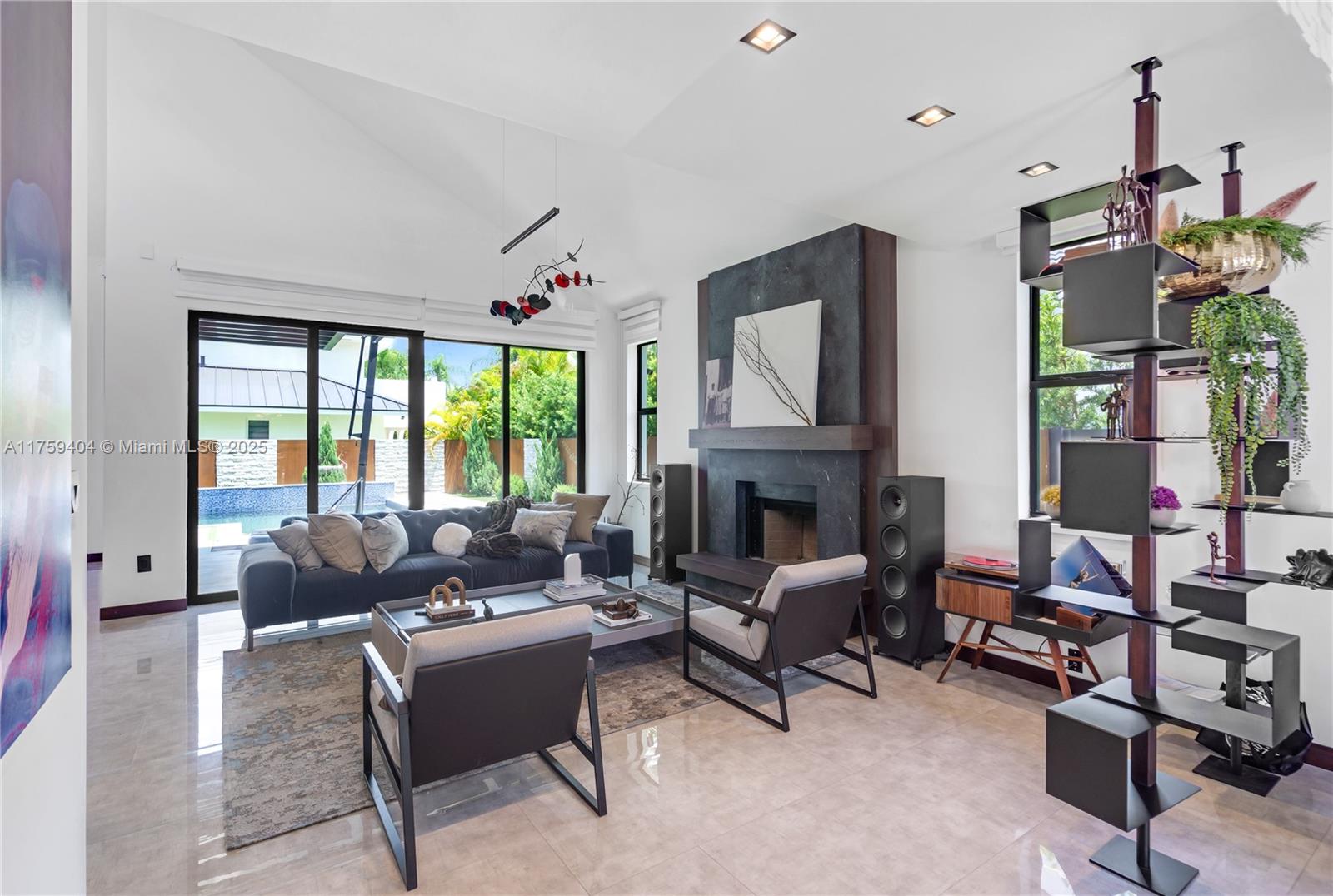 DORAL ESTATES - Residential