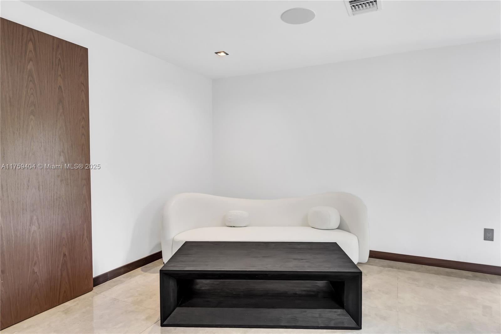 DORAL ESTATES - Residential