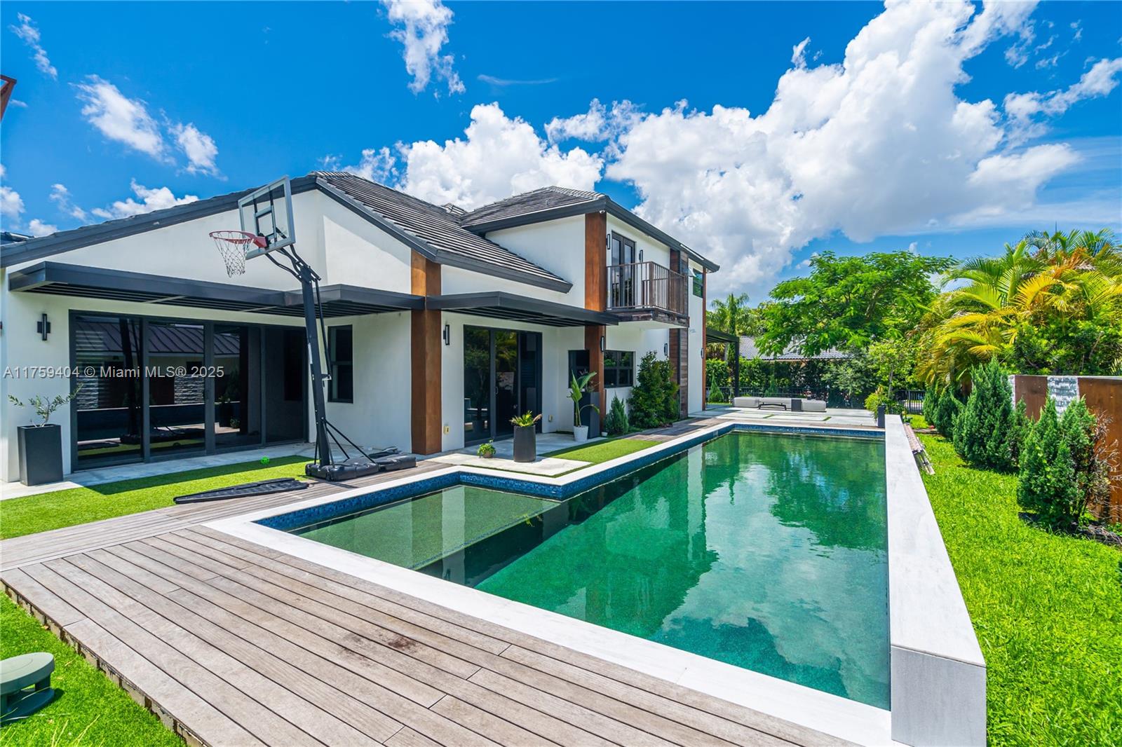 DORAL ESTATES - Residential