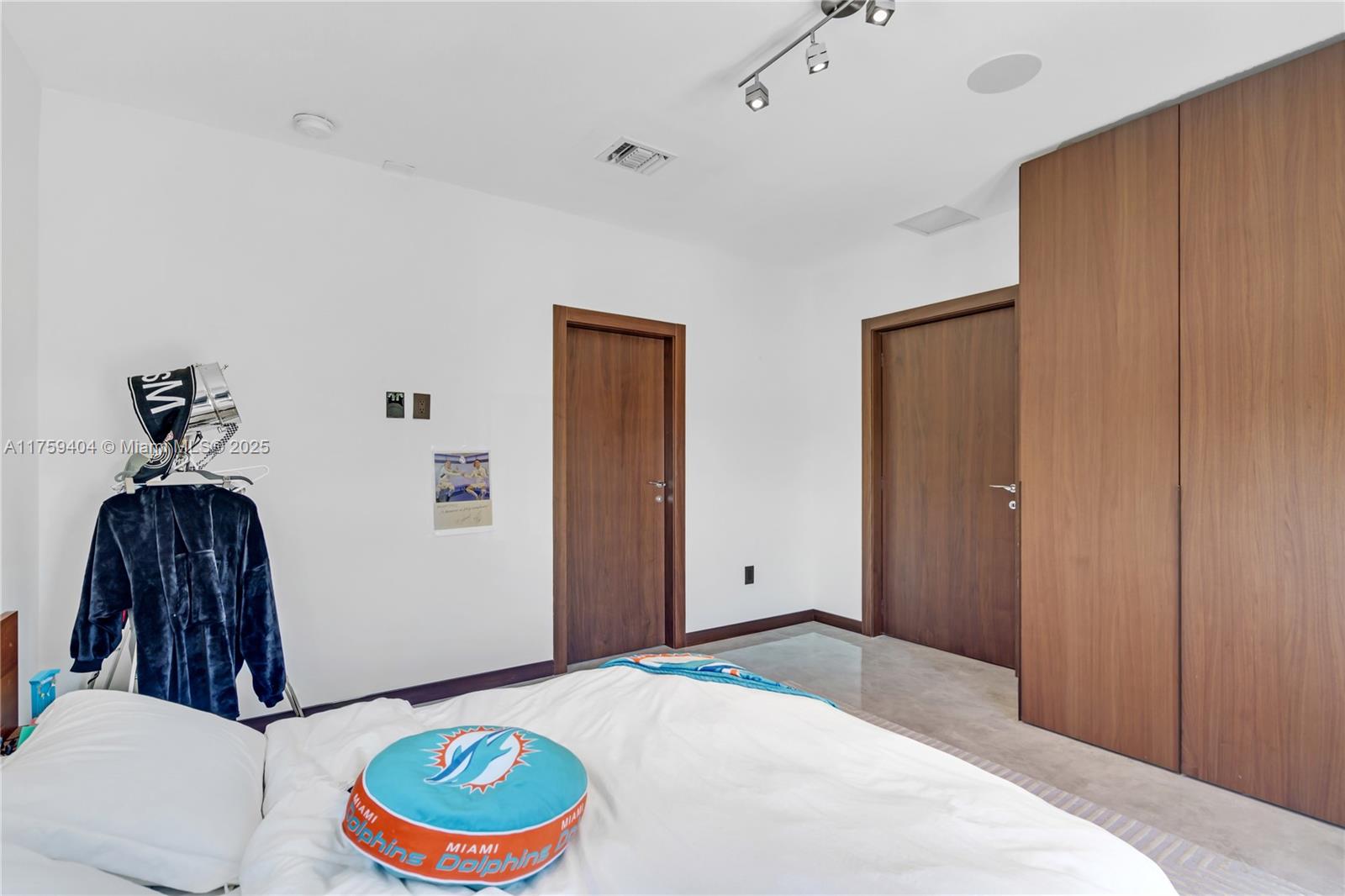 DORAL ESTATES - Residential