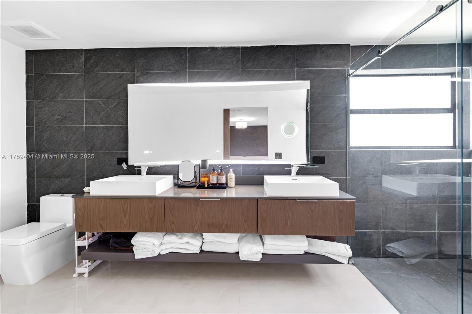 DORAL ESTATES - Residential