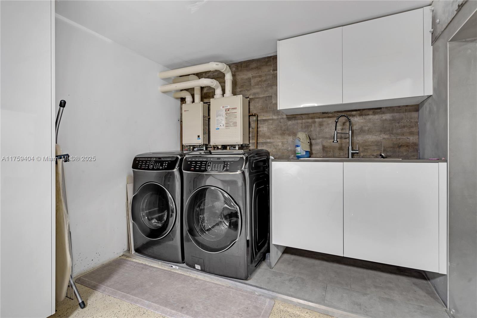 DORAL ESTATES - Residential