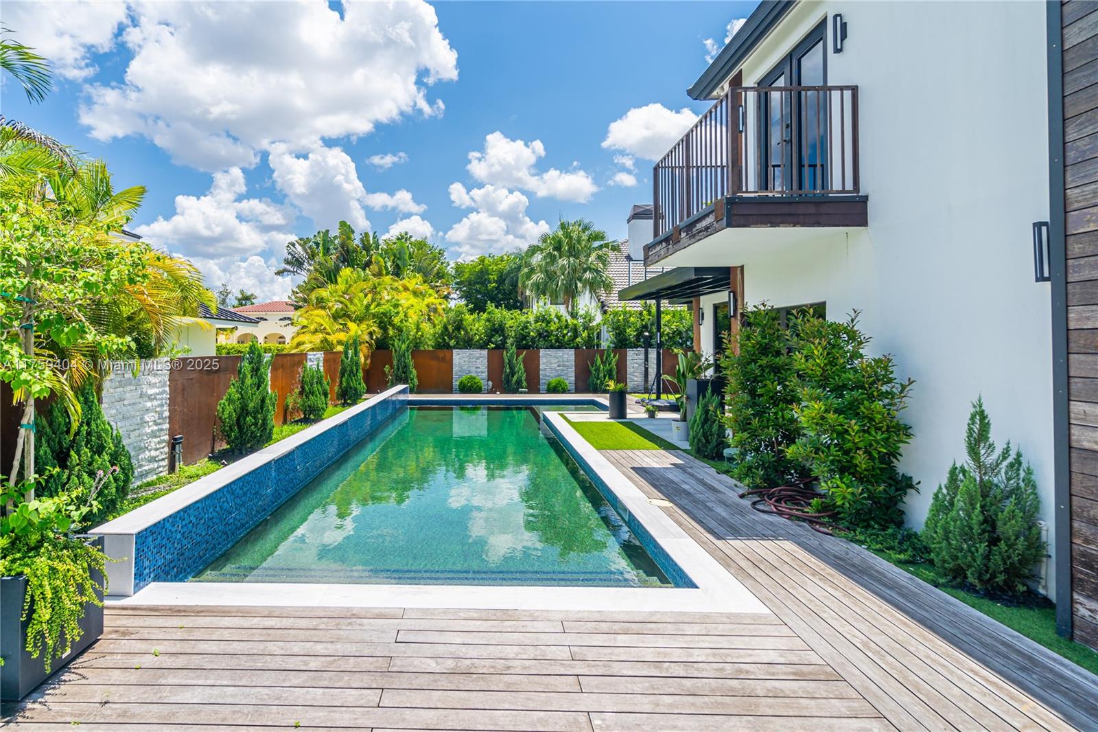 DORAL ESTATES - Residential