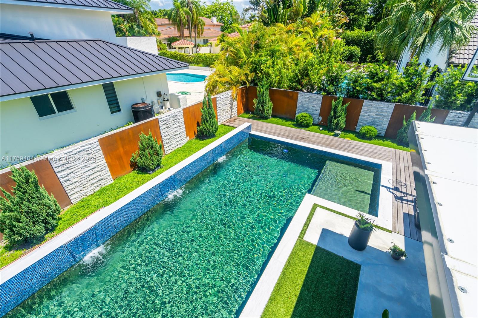 DORAL ESTATES - Residential