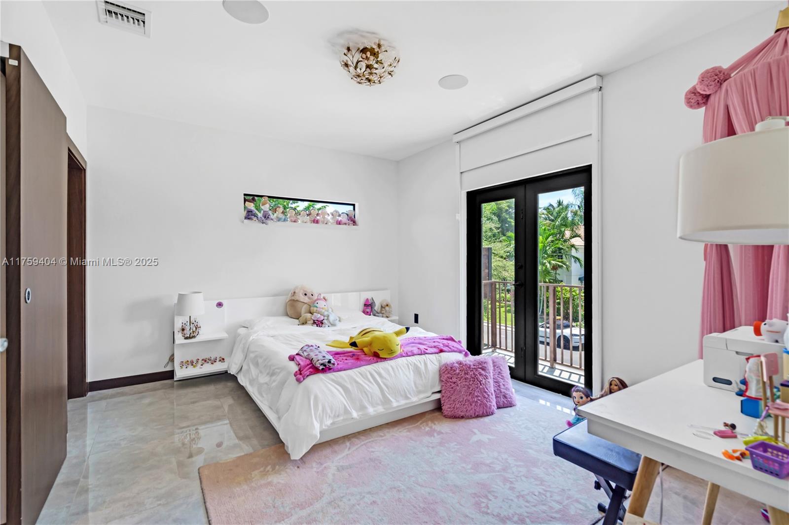 DORAL ESTATES - Residential