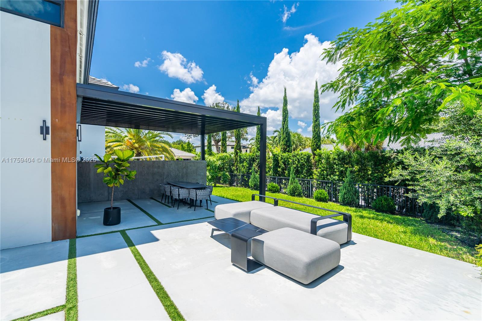 DORAL ESTATES - Residential