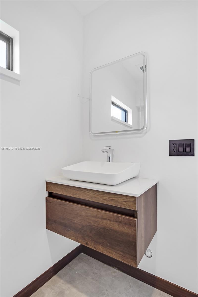 DORAL ESTATES - Residential