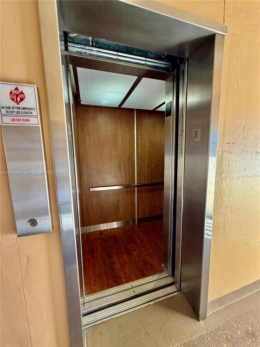 SUNRISE LAKES 100 CONDO - Residential