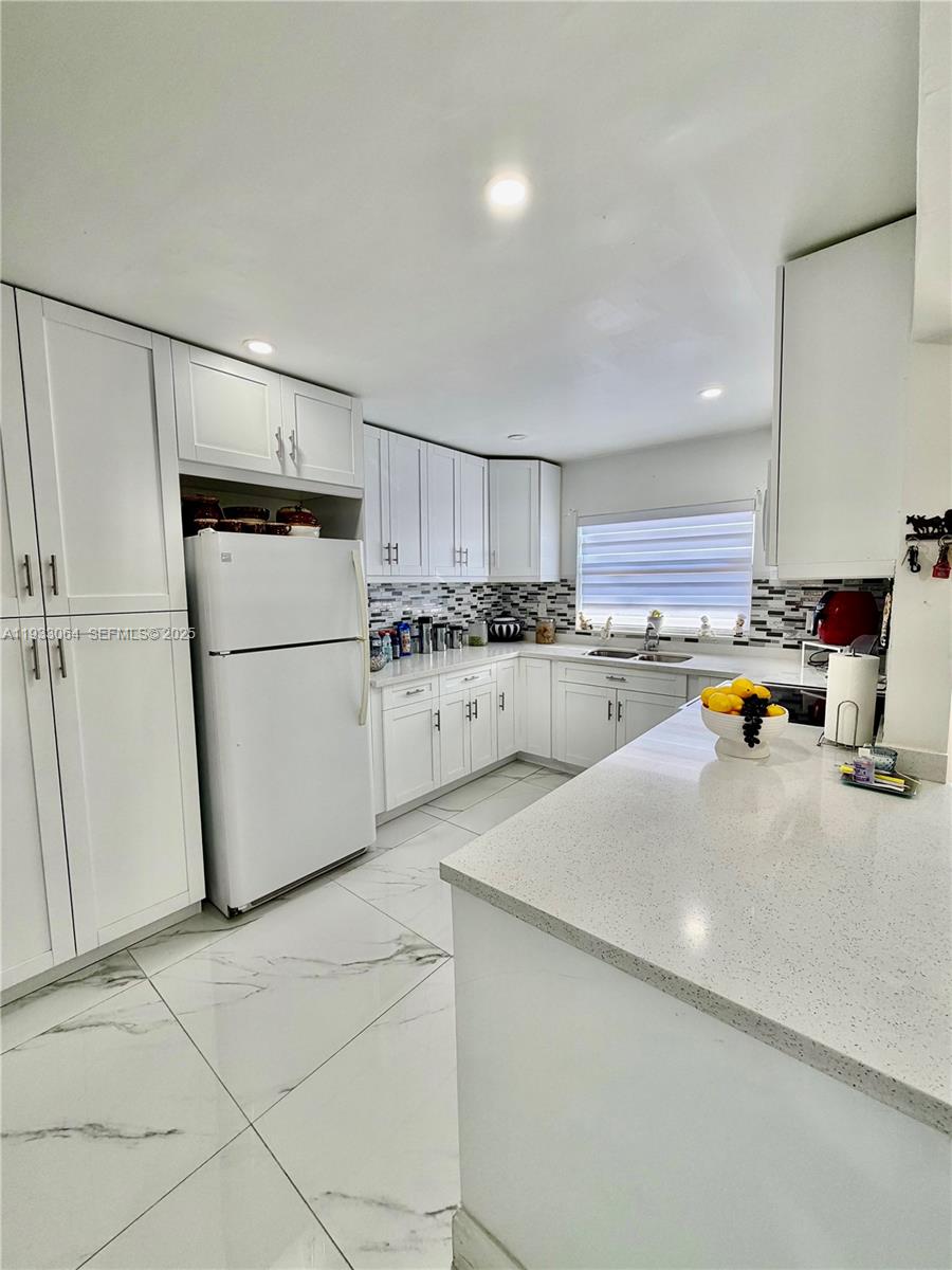 SUNRISE LAKES 100 CONDO - Residential