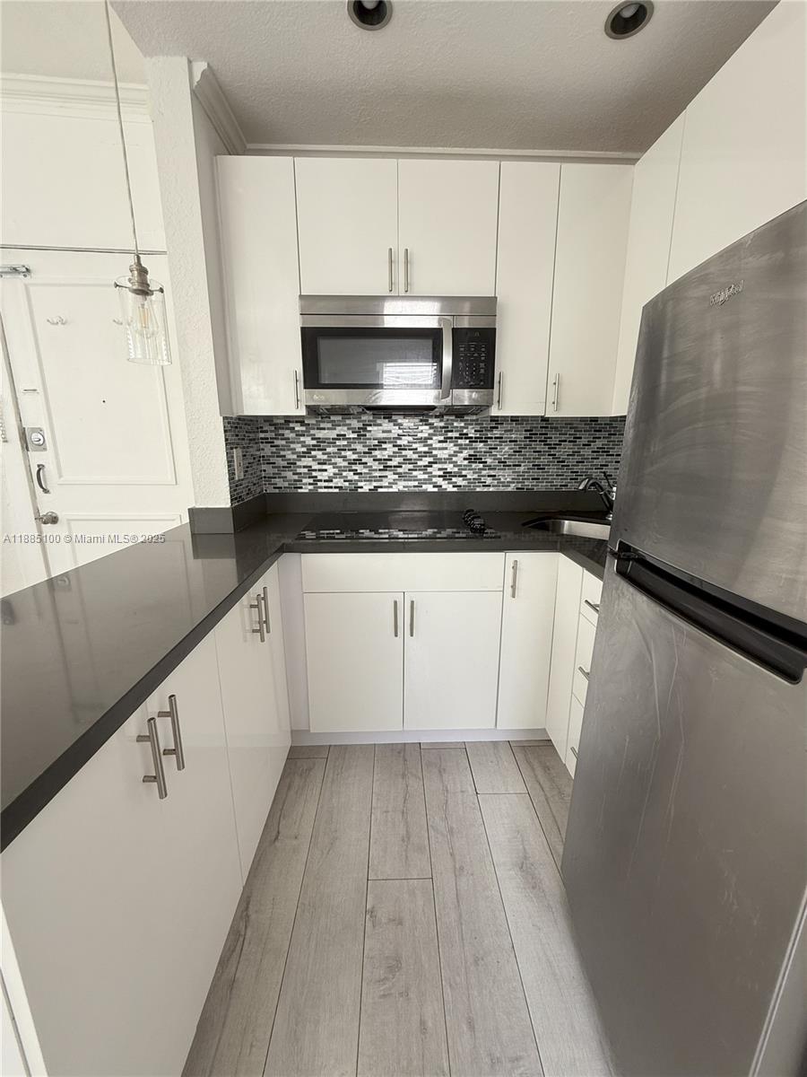 MENORES CONDO - Residential