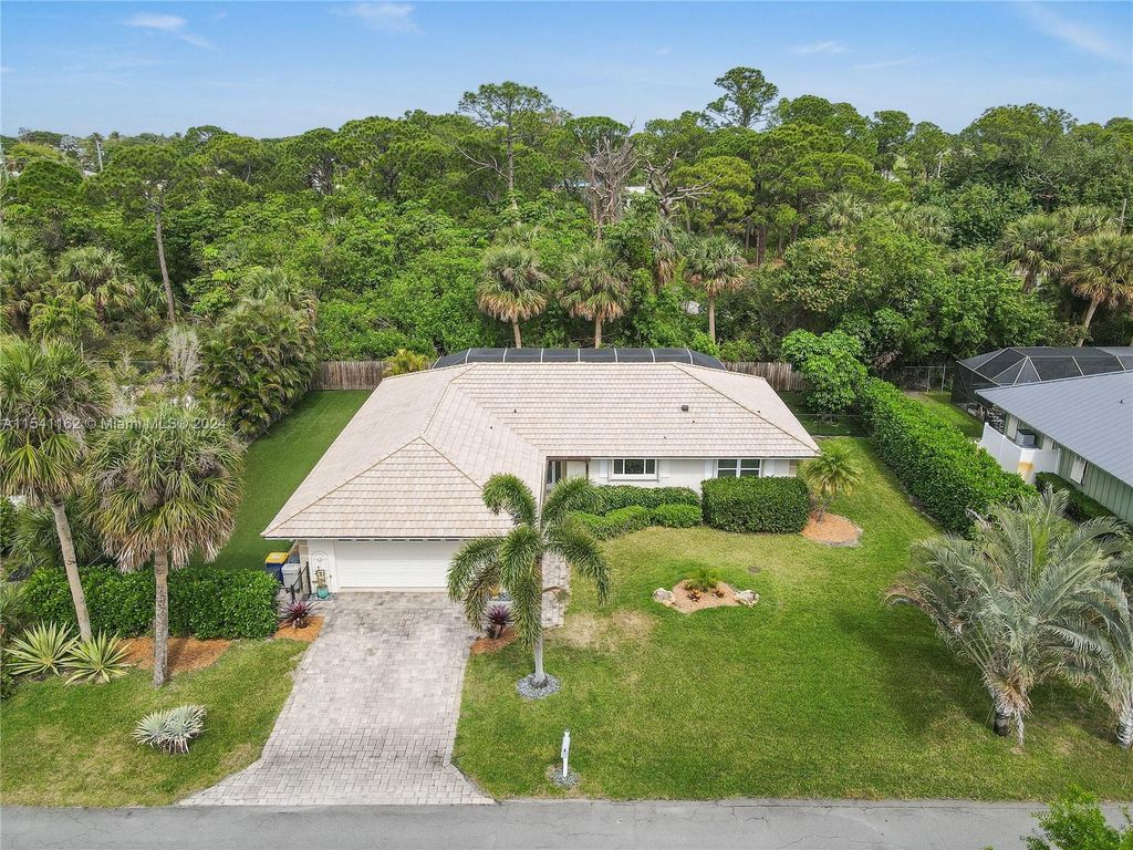 Photo of 8605 SE Gulfstream Pl, Hobe Sound, FL 33455 (MLS # A11541162)