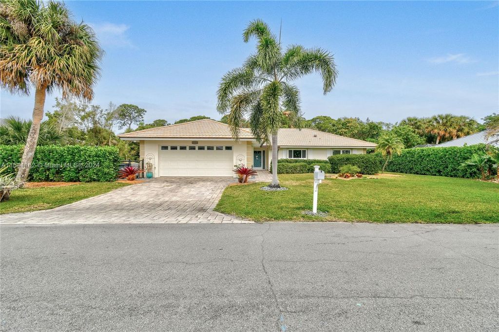 Photo of 8605 SE Gulfstream Pl, Hobe Sound, FL 33455 (MLS # A11541162)