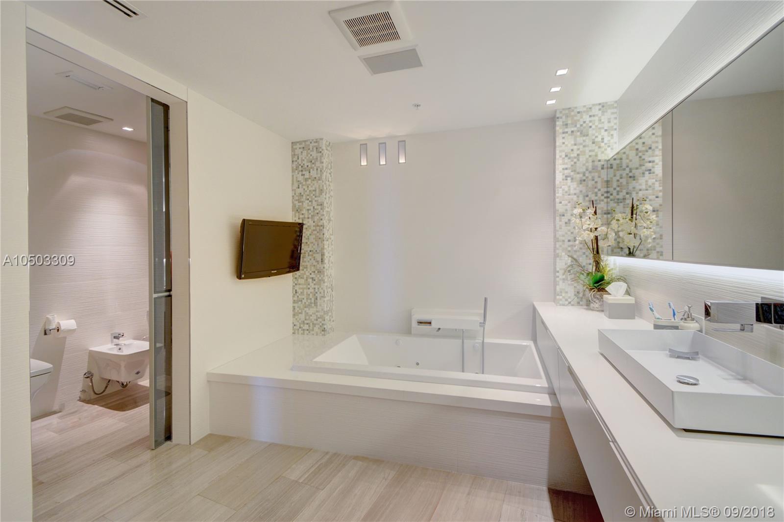 TRUMP ROYALE CONDO - Residential