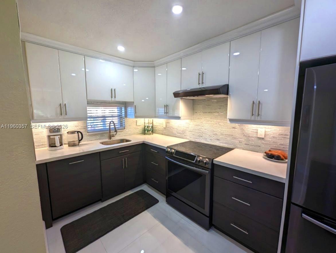 HOLLYBROOK GOLF AND - Residential