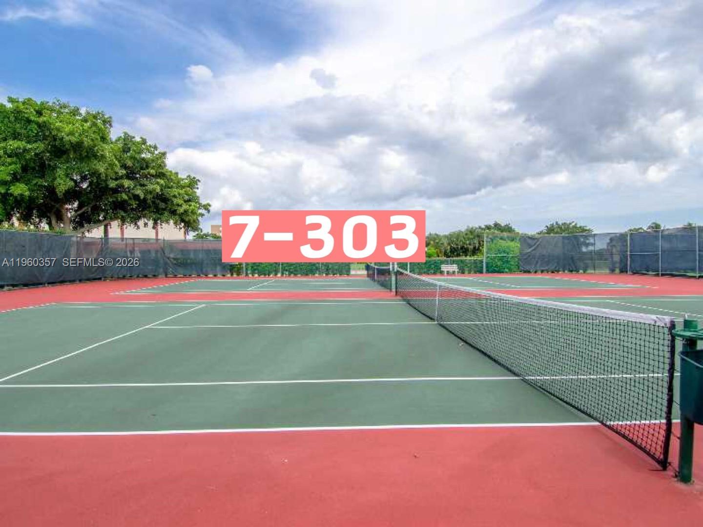 HOLLYBROOK GOLF AND - Residential