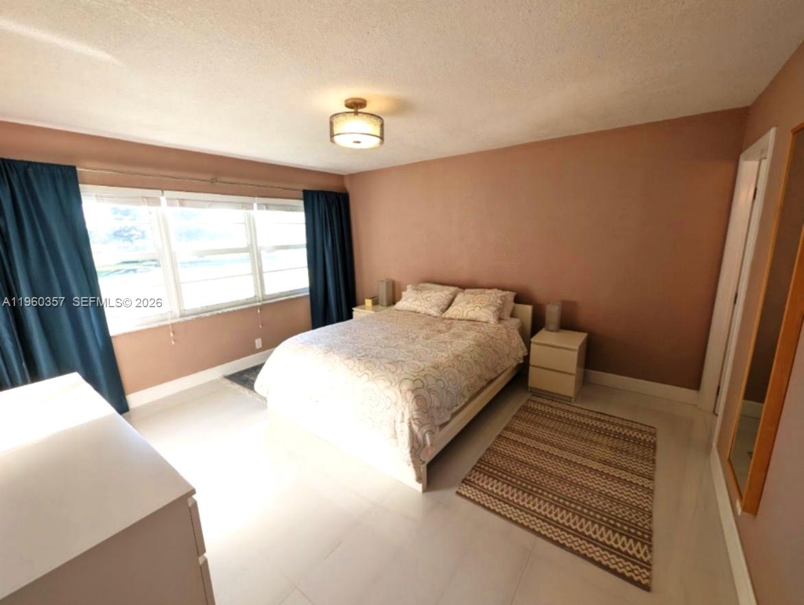 HOLLYBROOK GOLF AND - Residential