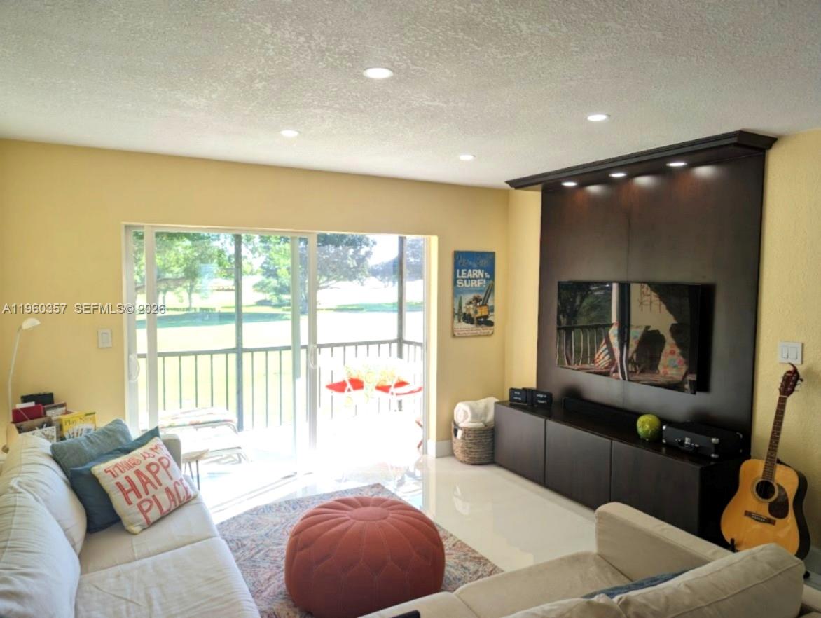 HOLLYBROOK GOLF AND - Residential