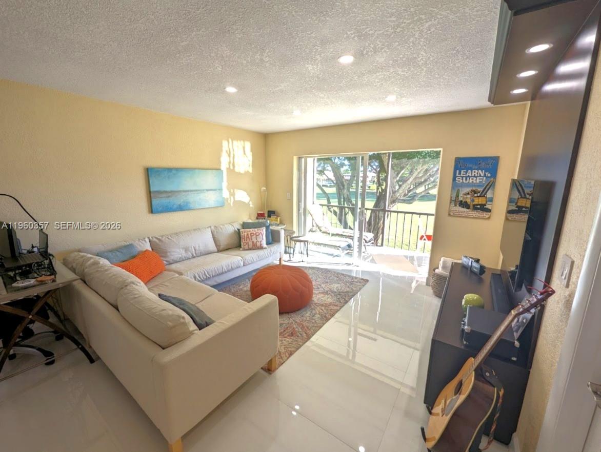 HOLLYBROOK GOLF AND - Residential