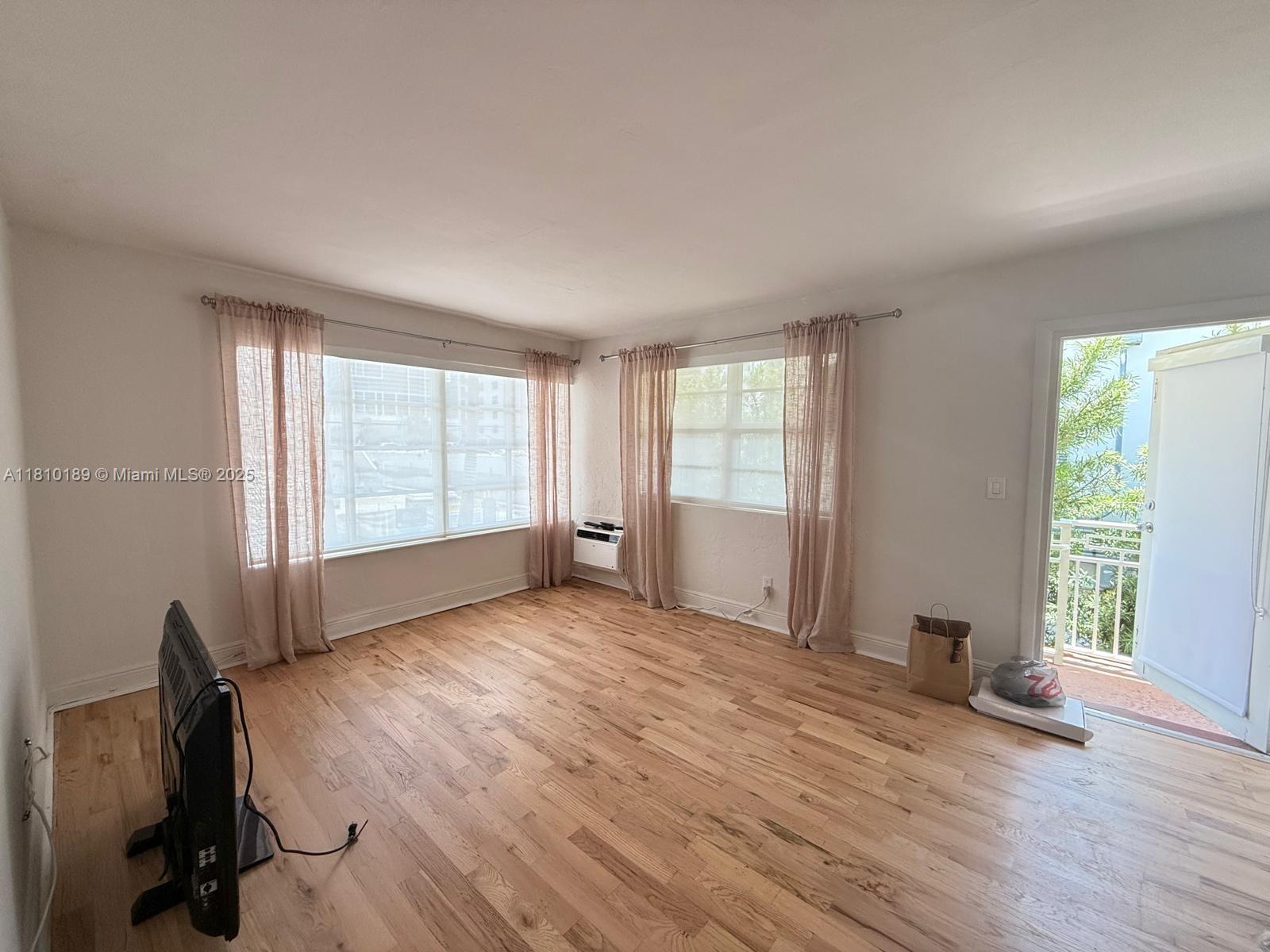Rental Property at 6944 Byron Ave 9, Miami Beach, Miami-Dade County, Florida - Bedrooms: 1 
Bathrooms: 1  - $1,800 MO.