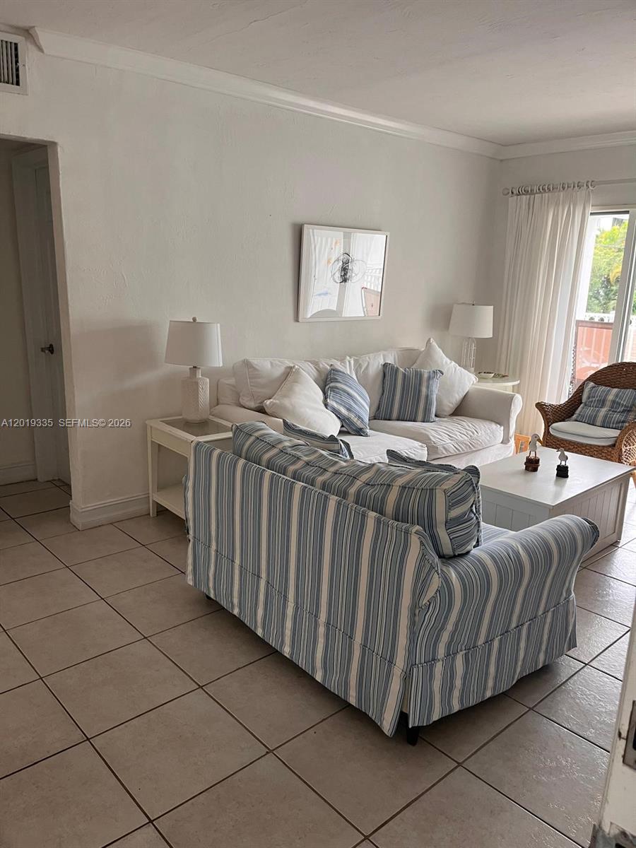 290 Sunrise Dr 208