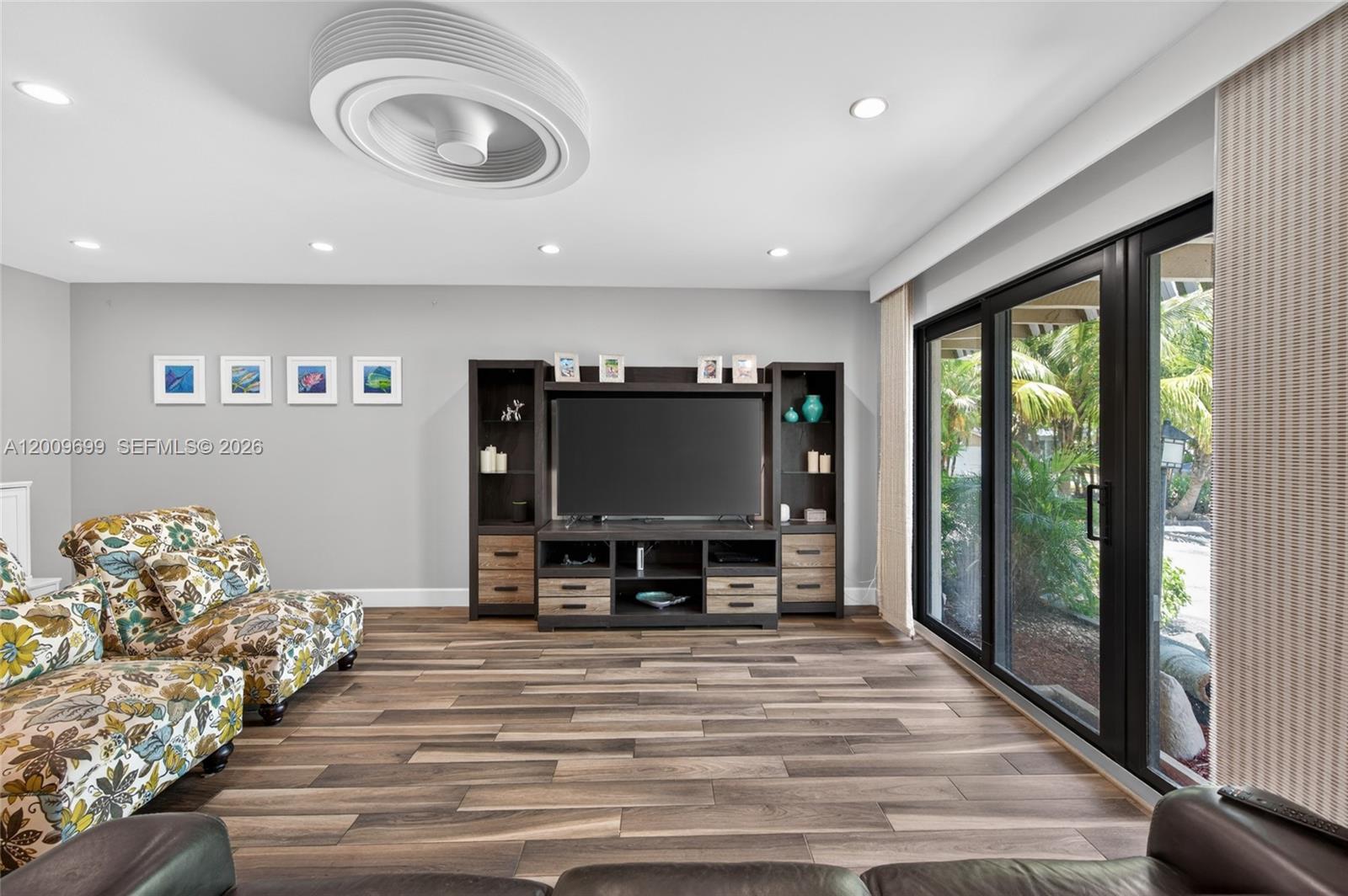 EASTERN SHORES - Residential