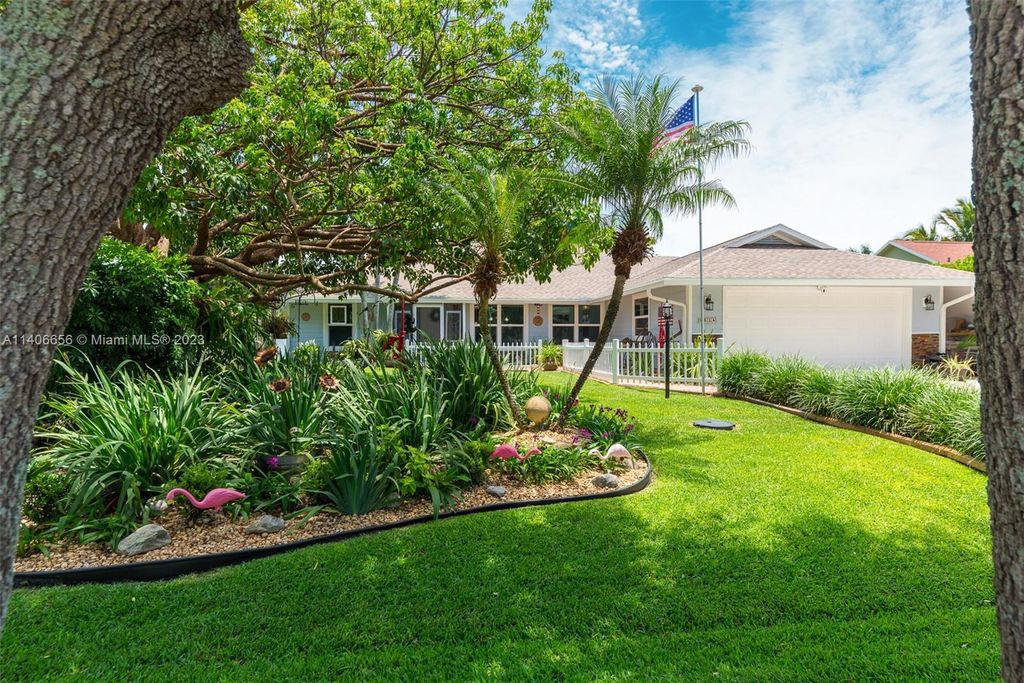 Photo of 6614 SE Sylvan Place, Hobe Sound, FL 33455 (MLS # A11406656)