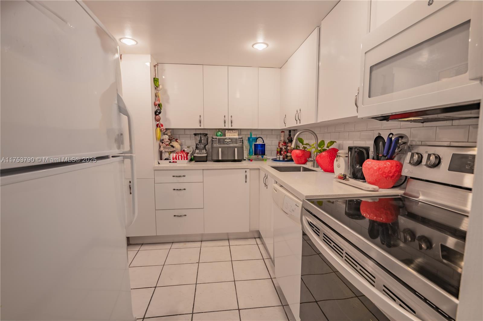 AVENTURA ELDORADO CONDO - Residential