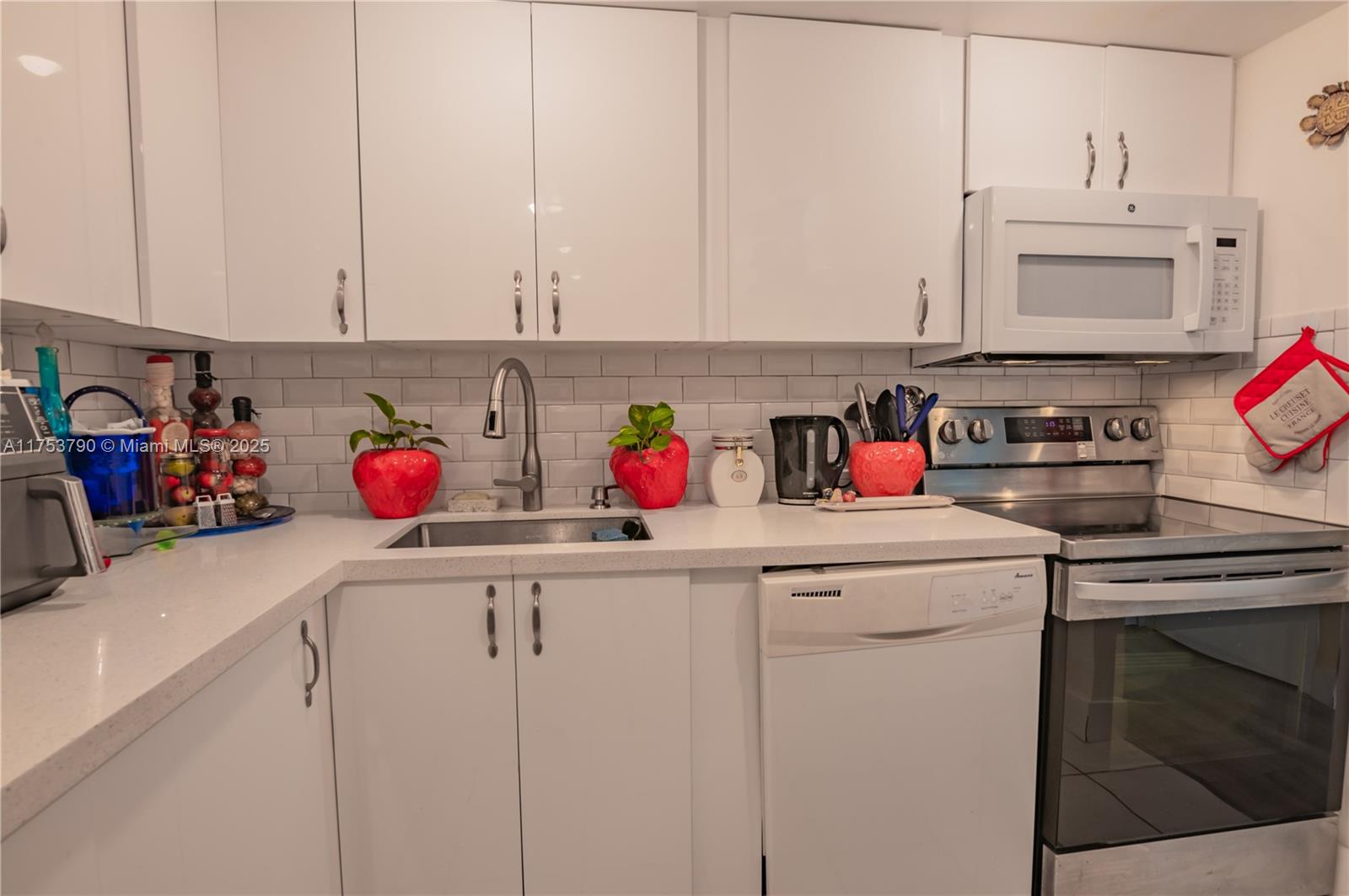 AVENTURA ELDORADO CONDO - Residential