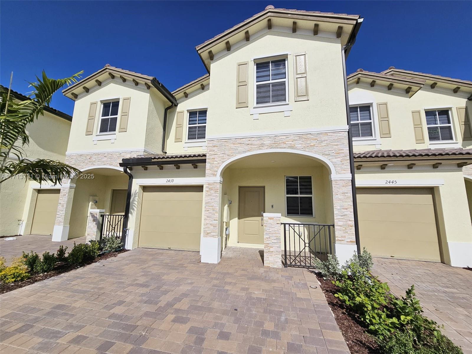 Rental Property at 2439 Se 29 St, Homestead, Miami-Dade County, Florida - Bedrooms: 3 
Bathrooms: 3  - $2,700 MO.
