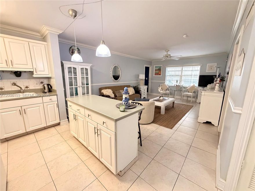 Beautiful 2-bedroom, 2-bathroom fully furnished apartment located in the heart of Hollywood, FL, just 8 minutes from the beach. Excellent opportunity for both end users and investors seeking a well-located property in a high-demand area of South Florida.