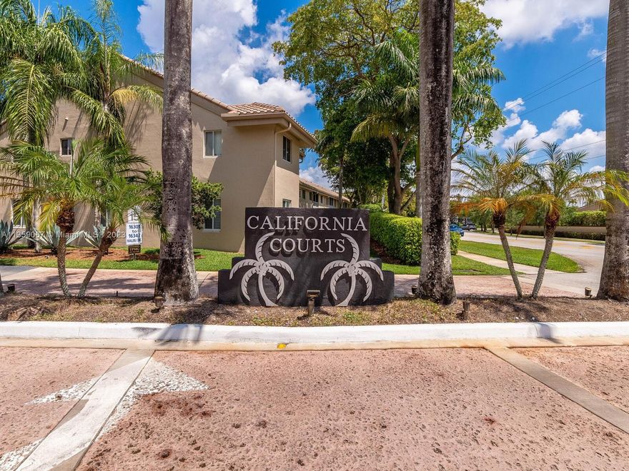 Prime Weston-Bonaventure Location, great unit with golf view. This unit has great potential. 
2bedroons, 2bath, 1car attached garage. Wood flooring in living area with carpet in both bedrooms and Italian tile in dining room, kitchen, breakfast nook continuing onto the back patio overlooking the golf course. The Master Bedroom has double vanity sinks, shower & large roman tub. Master bedroom with extra large walk-in closet. Includes 6 celling fans.  Screened balcony, laundry with Washer/Dryer. A must see!! 


Reserves fully funded.  Insurance pay flood insurance lawn maintenance expanded cable and internet pool, tennis courts, properety insurance roof