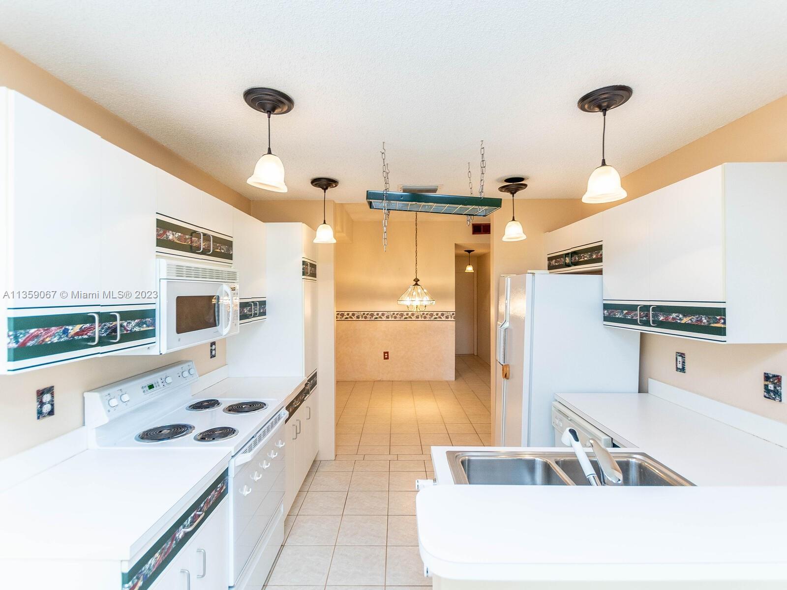 CALIFORNIA COURTS CONDO - Residential