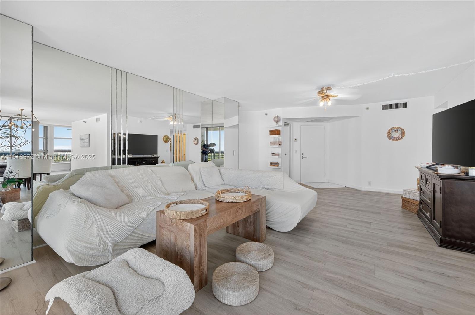 3500 Mystic Pointe Dr 1804