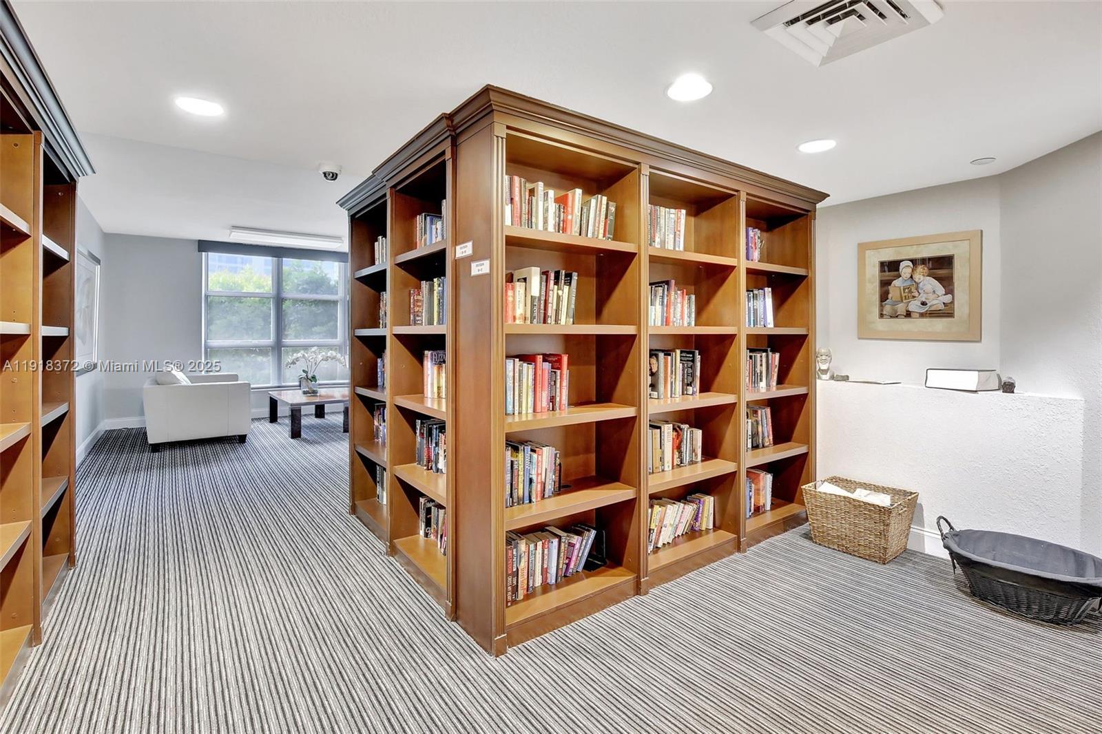 MYSTIC POINTE TOWER 400 C - Residential