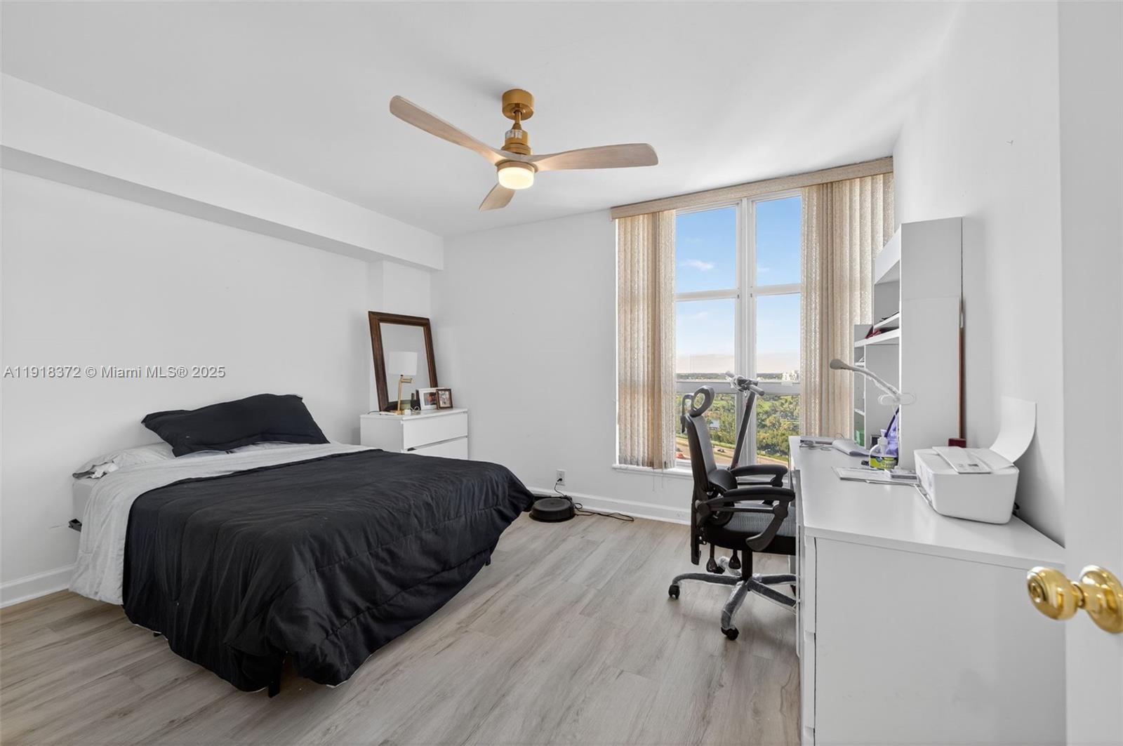 MYSTIC POINTE TOWER 400 C - Residential