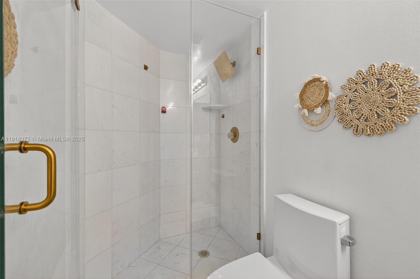 MYSTIC POINTE TOWER 400 C - Residential