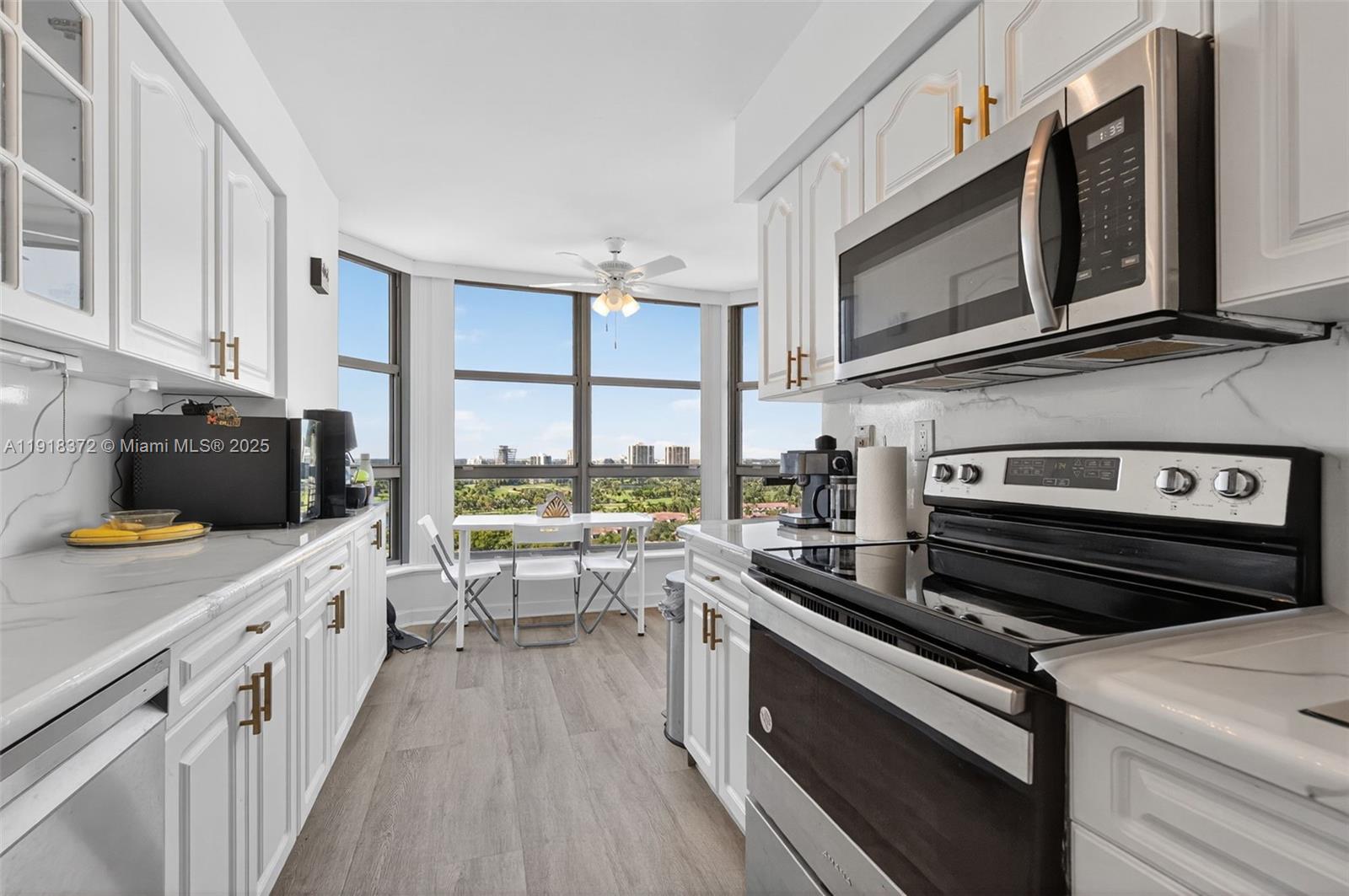 MYSTIC POINTE TOWER 400 C - Residential