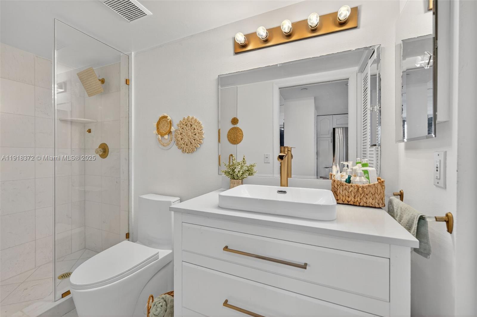 MYSTIC POINTE TOWER 400 C - Residential