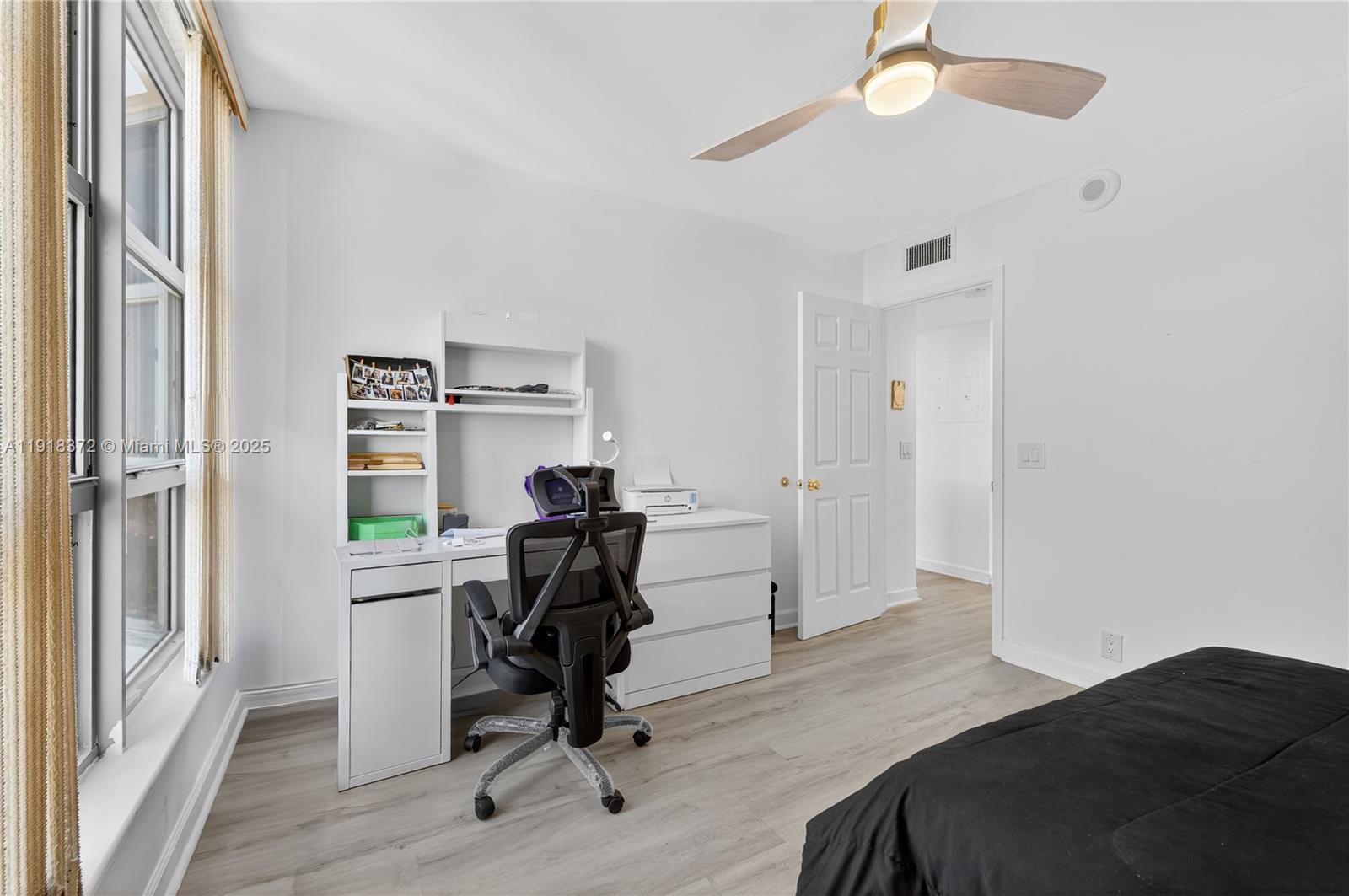 MYSTIC POINTE TOWER 400 C - Residential