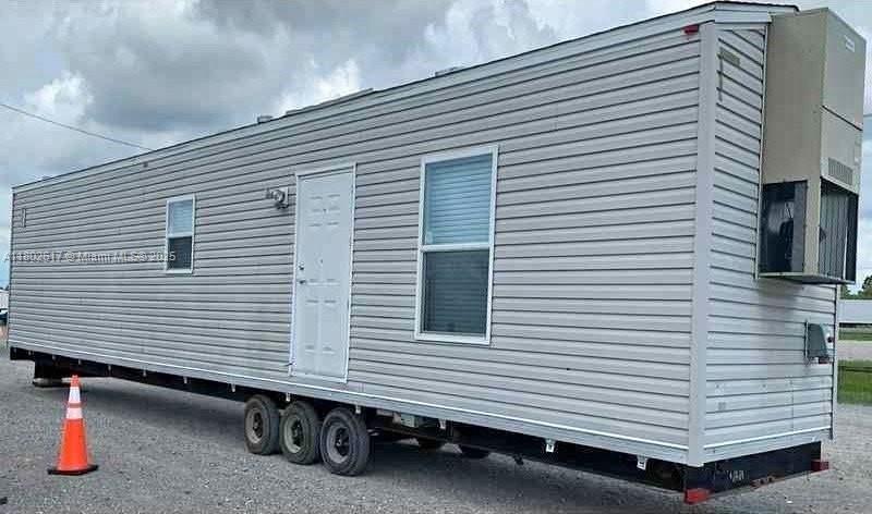 Palm & Pines RV Park - Residential