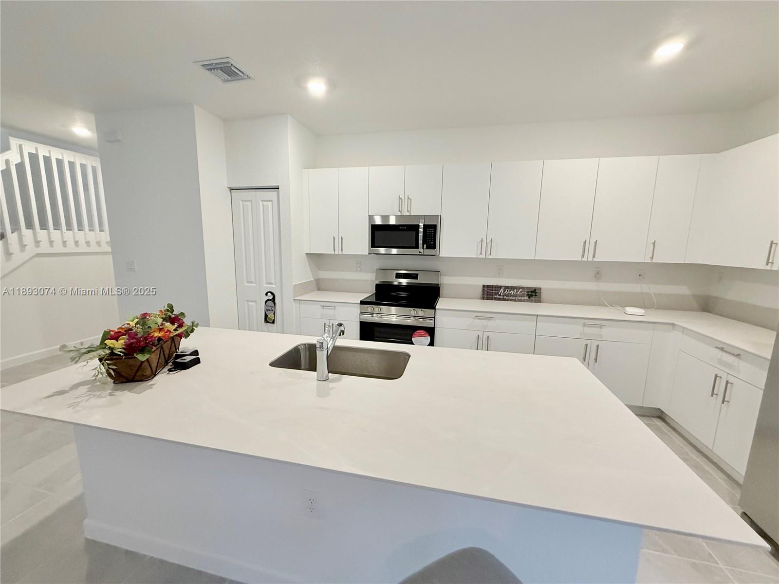 2760 SE 23rd Ave 2760