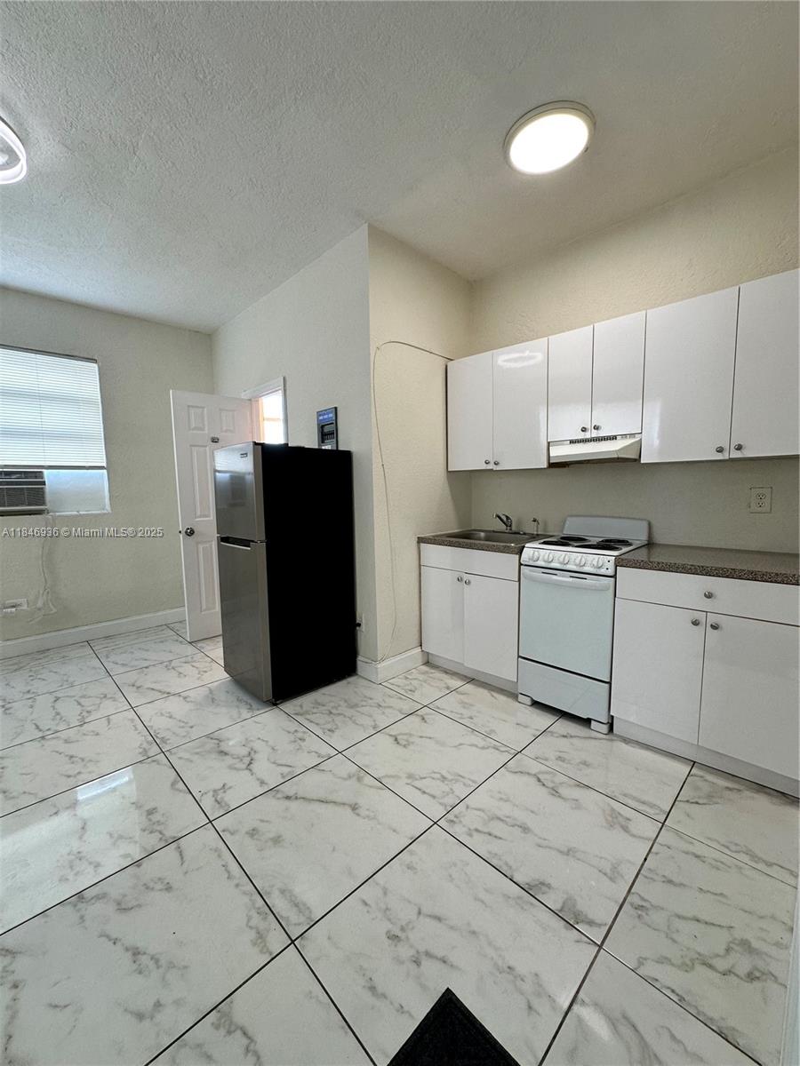 912 NW 9th Ave 8