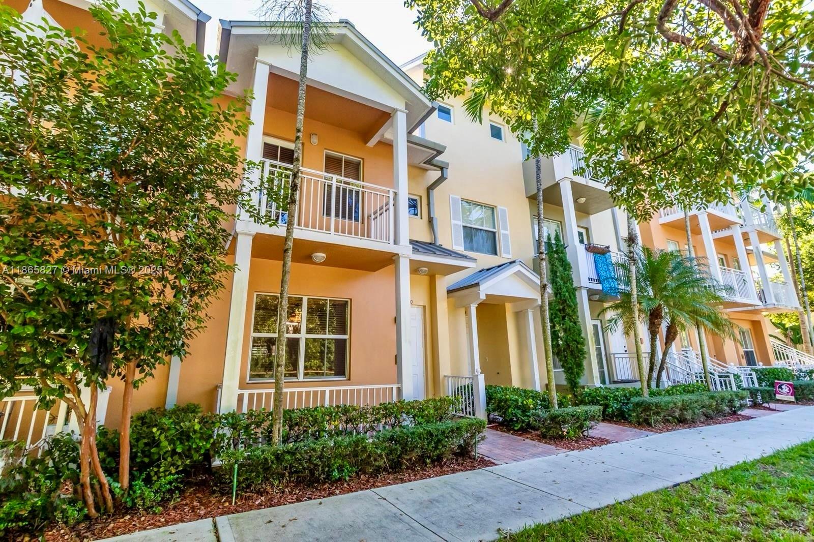WELCOME HOME! BEAUTIFUL LARGE 1/1 IN THE VILLAGE AT SAILBOAT BEND IN FORT LAUDERDALE. THE UNIT IS IN GREAT CONDITION. FEATURING NEWER KITCHEN, STAINLESS STEEL APPLIANCES, TILE FLOORING, WASHER/DRYER, AND MUCH MORE. THIS UNIT WILL NOT LAST!