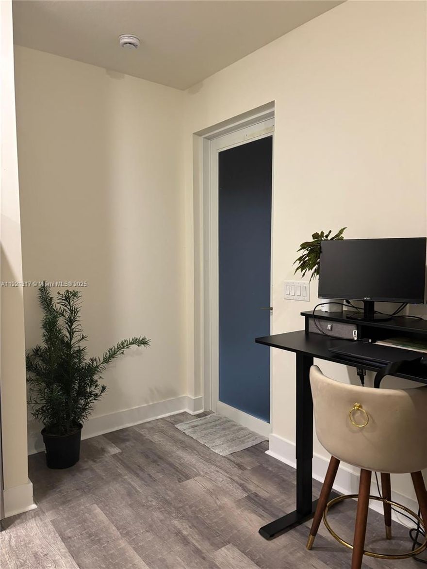 Beautiful Efficiency for Rent, with kitchenette, refrigerator and microwave. Big walking closet and full bathroom. Washer and dryer inside. Water and electricity included in the monthly payment. Perfectly located in the heart of Doral. Access to the Club House with pool, gym, BBQ area and tennis Court.