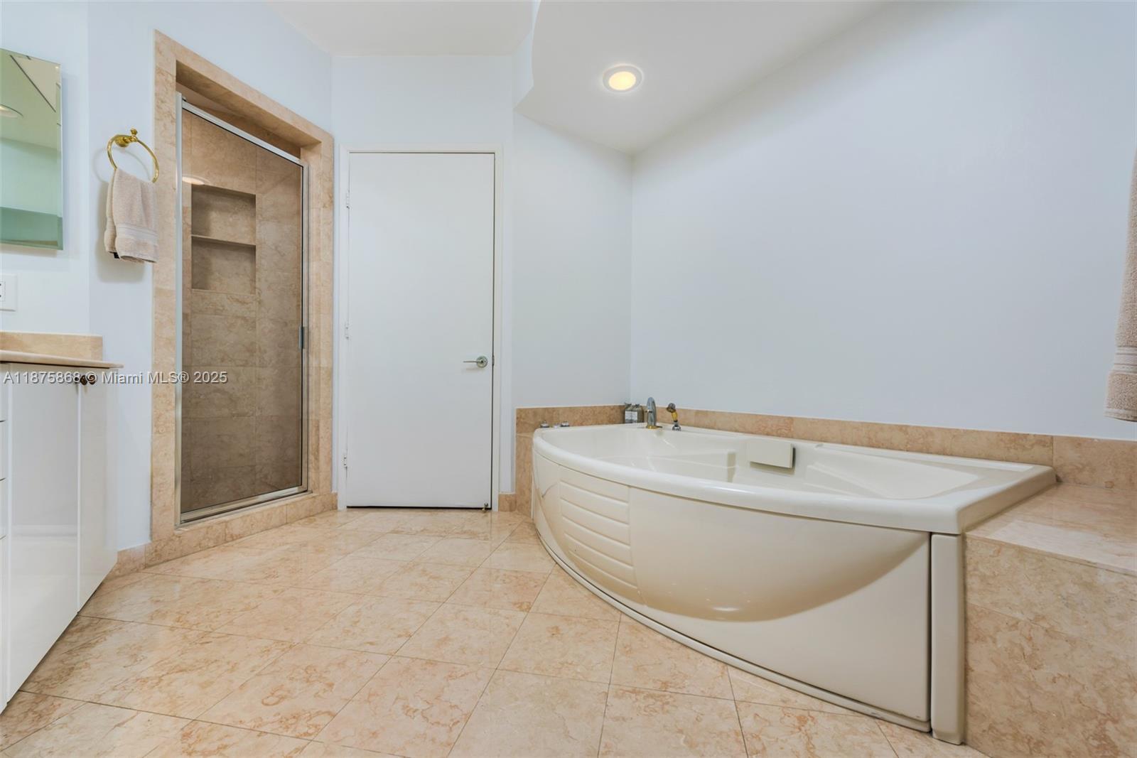 CLUB TOWER ONE CONDO - Residential