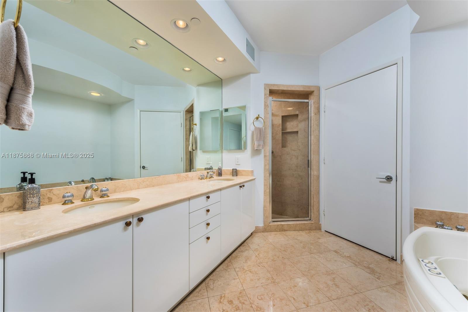 CLUB TOWER ONE CONDO - Residential